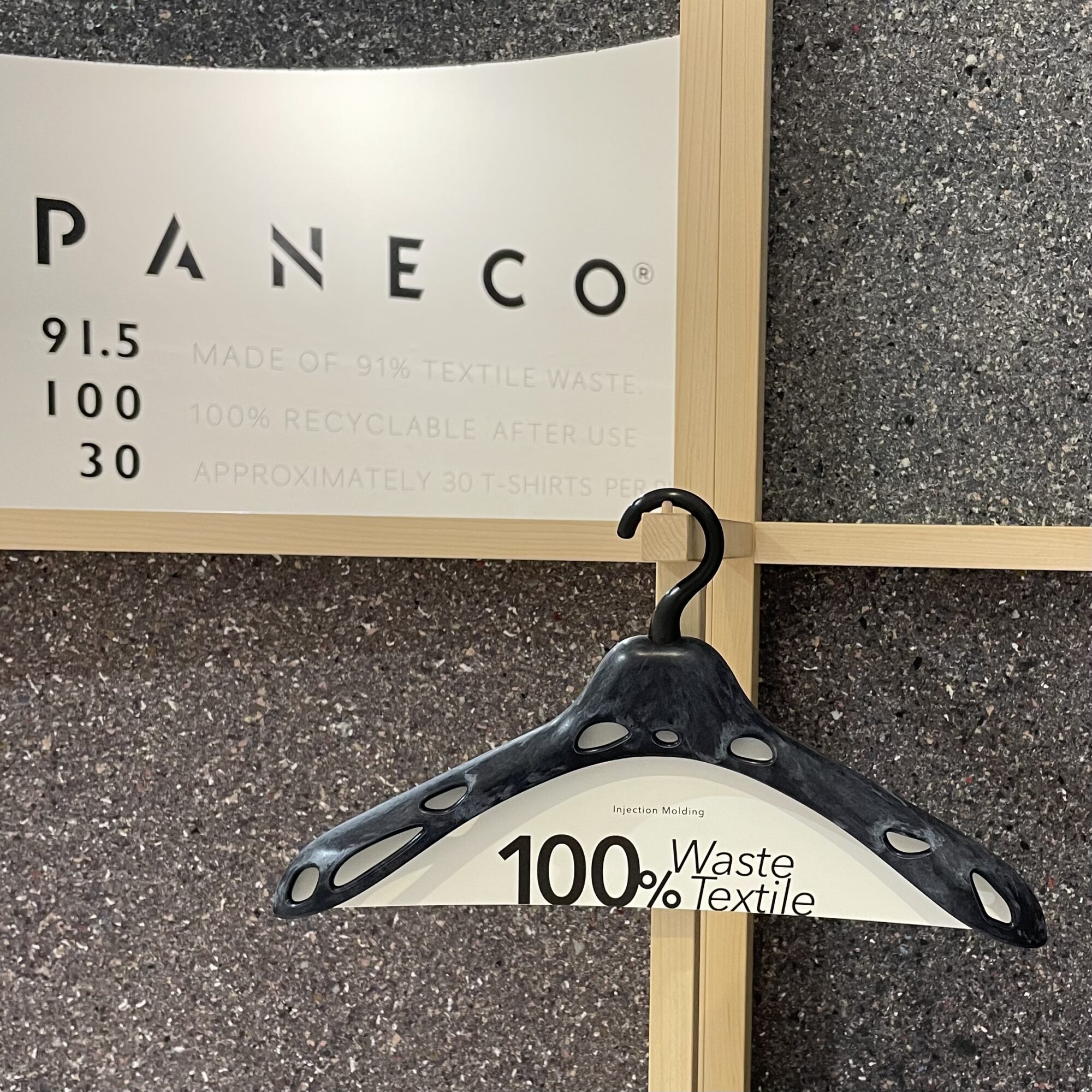 PANECO Hunger・パネコ ハンガー | 廃棄衣類繊維由来の原料100% | サスティナブルなハンガー